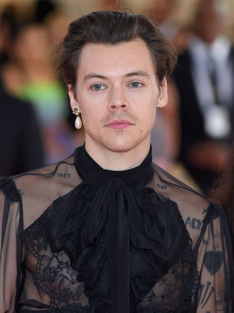 Harry Styles Best Harry Styles Haircut 2020 43 Hairstyles To Rock