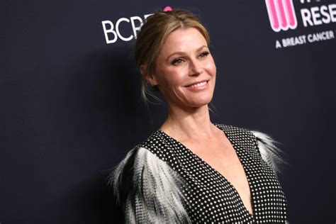 Julie Bowen To Headline Cbs Comedy Pilot Raised By Wolves