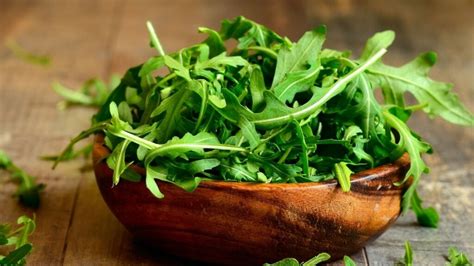 What Does Arugula Taste Like? Should You Try It?