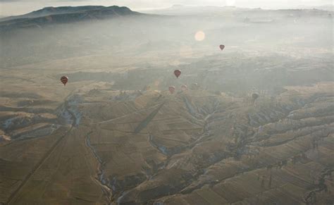 2 Killed 3 Injured In Hot Air Balloon Crash In Turkeys Famous Cappadocia
