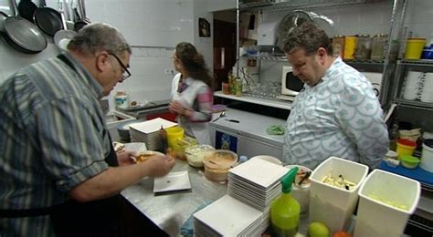 La cocina y la despensa están muy descuidadas. 'Pesadilla en la cocina': Alberto Chicote se enfrenta al ...