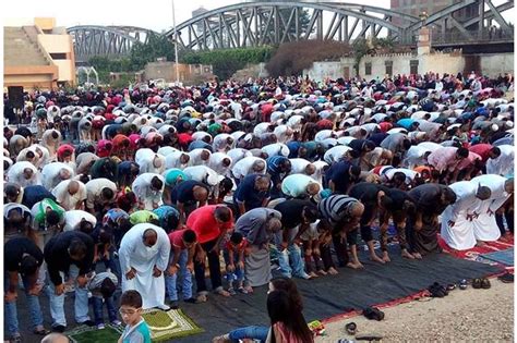 نقل النووي في الأذكار عن الدار قطني أصح شيء في فضائل الصلوات قال أبو عثمان الحيري: ما حكم أداء صلاة العيد في البيت؟