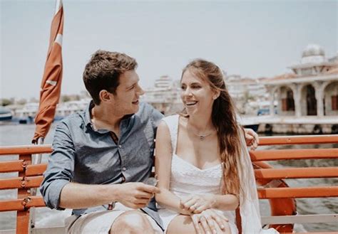 Sefirin kızı'nın gediz'i uraz kaygılaroğlu 140 kiloydu 64 kilo verdi! Melis İşiten eski eşi oyuncu Uraz Kaygılaroğlu ile olan ...