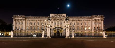 Image Result For Buckingham Palace At Night London Places London