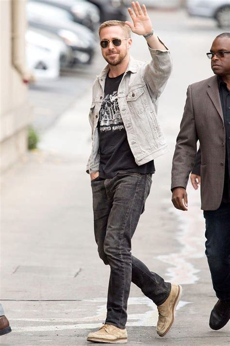 Ryan Gosling In A Grey Jean Jacket Mensoutfits Streetwear Men Outfits Mens Outfits Jean