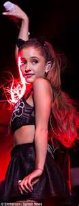 Game On Ariana Grande Shows Off Toned Stomach In Leather Bra And Mini