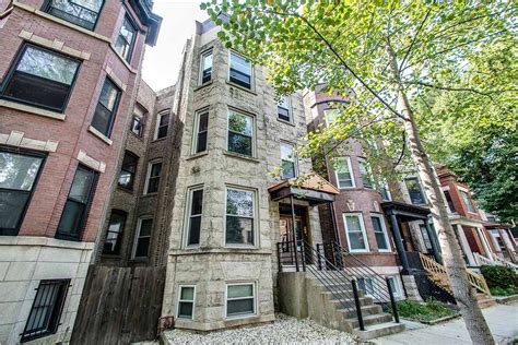 Convenient location near the division blue line, easy access to the expressway, and near lots of great bars and restaurants along ashland, division and chicago avenue. 2 bedroom Greystone apartment in Wrigleyville | Domu ...