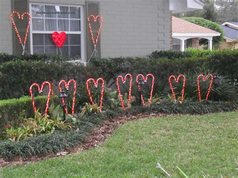 New Twist On My Valentine Yard Decor Valentines Outdoor Decorations