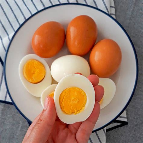 El huevo duro se utiliza en numerosas preparaciones por lo que solemos tener en la nevera pero. Cómo hacer un huevo duro perfecto | Natta home taste