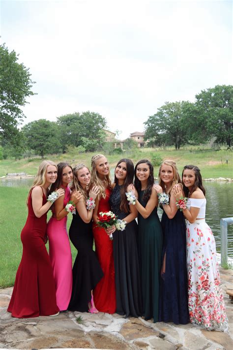how to take prom pictures prom senior group and individual ideas by dallas photographer lisa