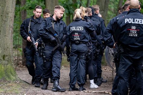 Löwe in Berlin nur Wildschwein: Was die Polizei-Safari am Ende kostete