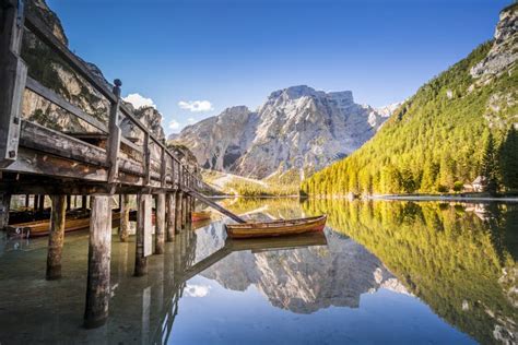 Lago Braies Lago Di Braies Montagne Di Dolomiti Italia Immagine