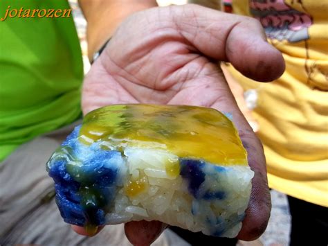 He passed away in 1919 at the age of 54, and did not live to see any of his eight grandchildren. Footsteps - Jotaro's Travels: YummY! - Nyonya Kueh Cakes ...