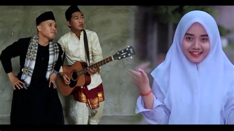 Uji rashid (dilahirkan sebagai fuziah binti haroun al rashid) merupakan seorang penyanyi dan pelakon wanita dari malaysia yang sangat terkenal. seloka hari raya- Uji Rashid & Hail Amir cover : Amat ...