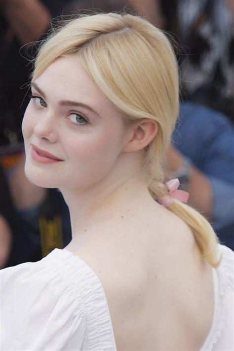 elle fanning s hairstyles and hair colors steal her style
