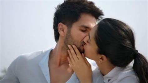 Kiara Advani On Kissing Scenes With Shahid Kapoor In Kabir Singh It S Very Normal