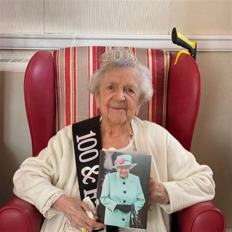 woman celebrates 100th birthday