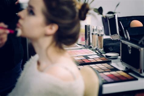 Zawód kosmetyczki jak kosztowne są szkolenia Praca Biznes pl