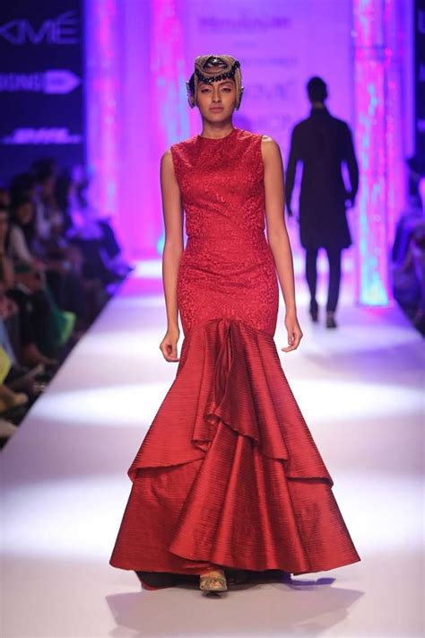 Seek fashion & cheap bridal/wedding gowns from thousands of quality wedding dresses online. Red mermaid Indian wedding dress by Shantanu & Nikhil at ...