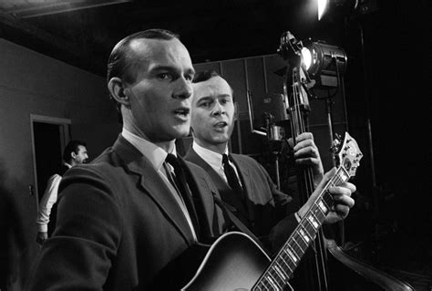 Tom Smothers Half Of The Famed Comedy And Music Duo Smothers Brothers Dies At 86