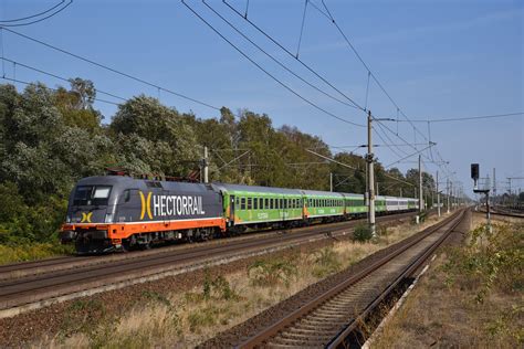 242 517 got flixtrain logos too, but in white and grey, in harmony with the hector rail livery. FLX 242 503 met Flixtrain, Elstal, 19-09-2018 | Het doel ...