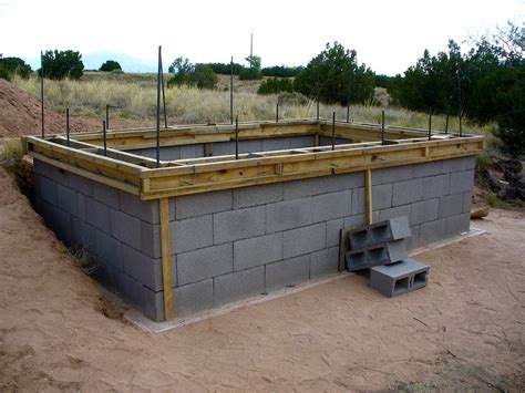 How to diagnose concrete block or cinderblock foundation or wall cracks: Alt. Build Blog: Building A Well House #2: Dry Stack ...
