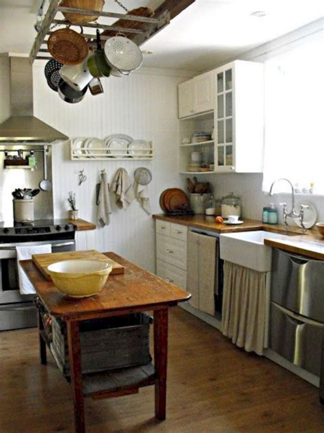 40+ Best And Beautiful Rustic Kitchen Farmhouse Ideas You Have to Know - ROOMY