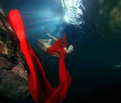 The Most Amazing Girls Underwater Photos Everything Mixed