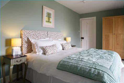 Hier wird am ende des tages entspannt, sich ausgeruht und geschlafen. 28 Best Bedroom Decorating Trends 2019 | Schlafzimmer ...