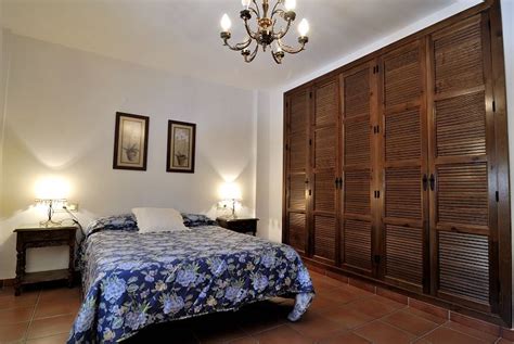 Check spelling or type a new query. Habitación de matrimonio Iindo ropero. madera combina con ...