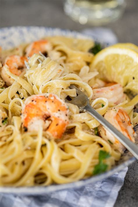 Quick garlic butter pasta that is creamy, rich, and comforting! Creamy lemon garlic shrimp pasta | Recipe | Lemon garlic ...