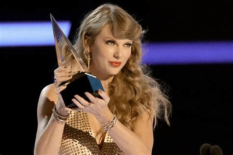 Amas Winners 2022 Taylor Swift Sweeps With Six Wins