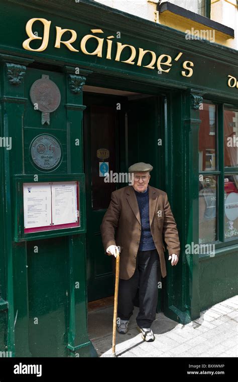 Old Man Pub Ireland Hi Res Stock Photography And Images Alamy