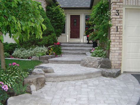 Explore the beautiful front yard garden ideas photo gallery and find out exactly why houzz is the best experience for home renovation and design. Front Entrance Landscaping, Front Yard Landscaping ...