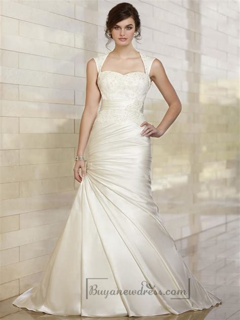 Luxury Trumpet Queen Anne Neckline Wedding Dresses With Illusion