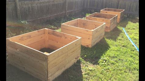 Raised garden beds can be quite expensive, so i want to show you how you can make your own raised garden beds from pallets!you might have heard that pallet wood isn't safe to use for garden beds where you will be planting vegetables. How to make a raised garden bed with Pallet wood -DIY ...