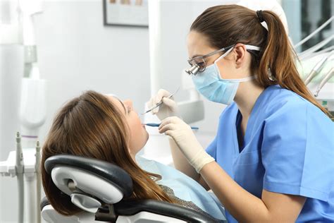 Fiche métier Dentiste salaire étude rôle et compétence RegionsJob