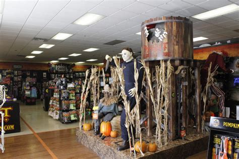 You can see reviews of companies by clicking on them. Town Talk | Halloween stores open, including a new store ...