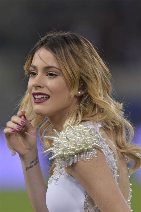pictures of martina stoessel
