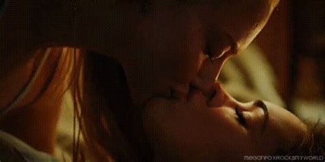 Megan Fox And Amanda Seyfried Kiss