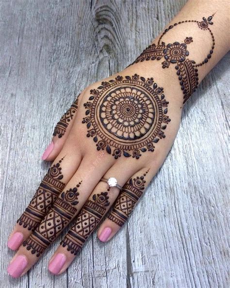 Gol Tikki Mehndi Designs For Back Hand Images Stylish And Beautiful Mandala Gol Tikki Mehndi
