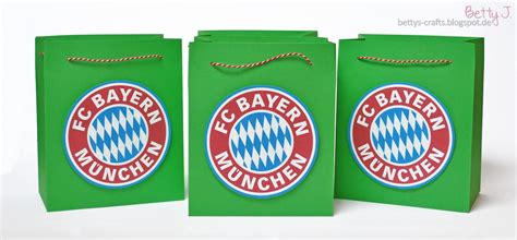 Unsere geburtstagskarten für sie zum die karten können sie kostenlos selber ausdrucken oder gleich auf. Bettys Crafts: Bayern München Geschenktüte für ...