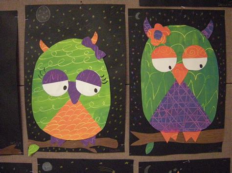 We began by creating textured painted paper. Artolazzi: Art class is a Hoot!