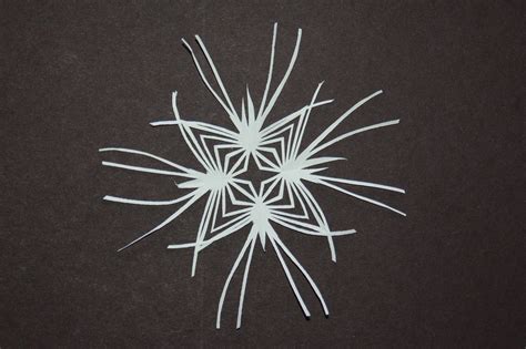 Cre8tive Daze Paper Snowflakes