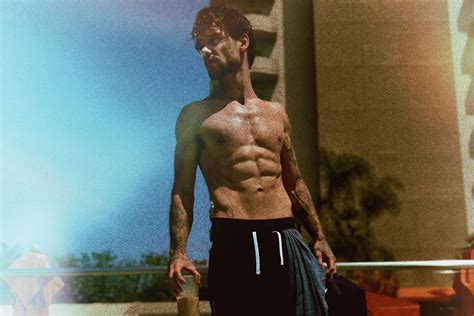 Liam Payne Strips That Down In Shirtless Poolside Selfie