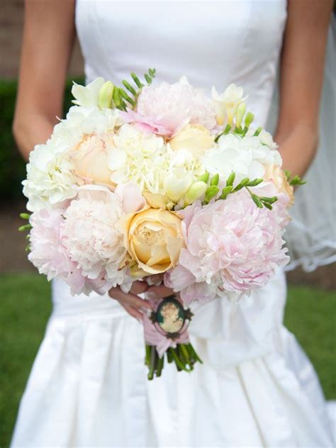 Knowing these main types of wedding bouquet shapes and sizes can help you decide on an overall floral vision for your big day. Houston Junior League Wedding by Christa Elyce in 2020 ...