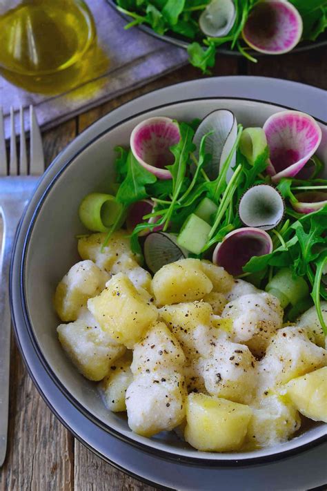 I hope you enjoy the following tutorial for onion cream sauce! Vegan Gnocchi with Roasted Onion Cream Sauce | Recipe ...