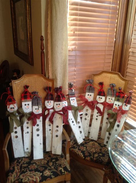 Snowmen Made Out Of Old Picket Fence Christmas Crafts Xmas Crafts