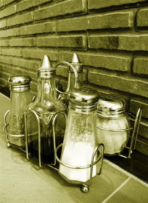Botellas Del Condimento En Restaurante Foto De Archivo Imagen De