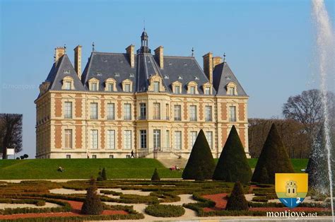 Two of paris' oldest and famous gardens are the tuileries garden, created in the 16th century for a palace on the banks of the seine near the louvre, and the left bank luxembourg garden, another former private garden belonging to a château built for marie de' medici in 1612. Château de Sceaux - Musée départemental Hauts de Seine ...